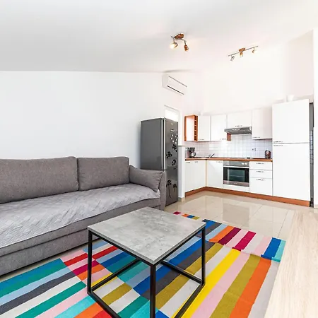 Appartamento Cozy In With Wifi Makarska